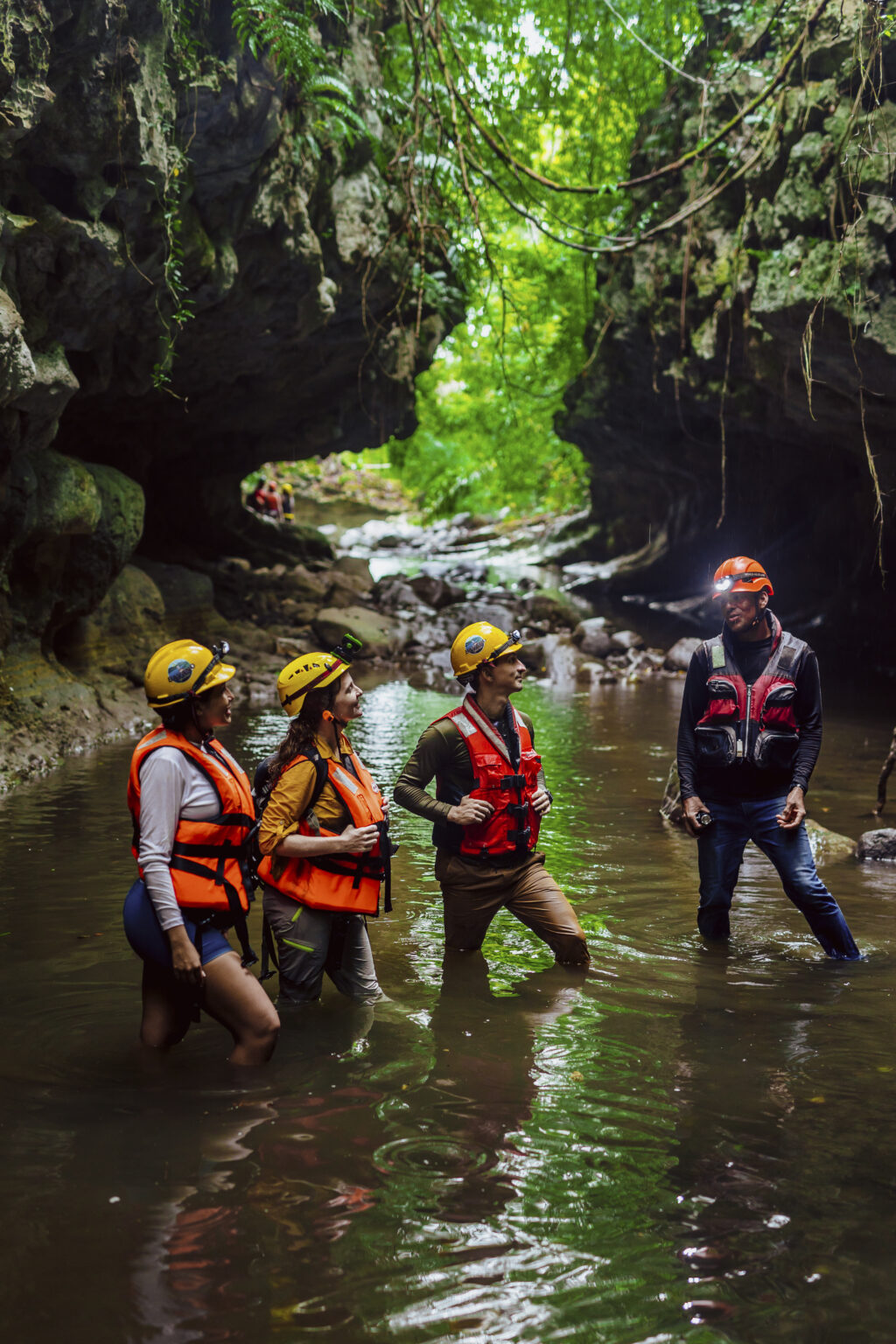 Cuevas del Lago bayano y Kayak en río Tigre con almuerzo incluido.