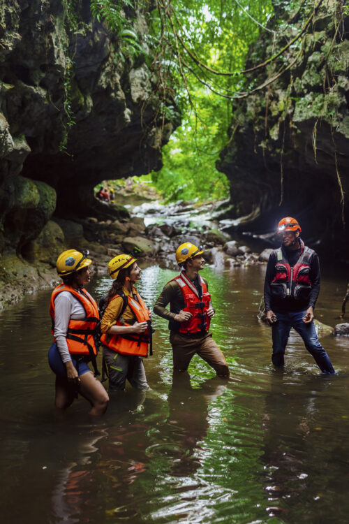 Cuevas del Lago bayano y Kayak en río Tigre con almuerzo incluido.