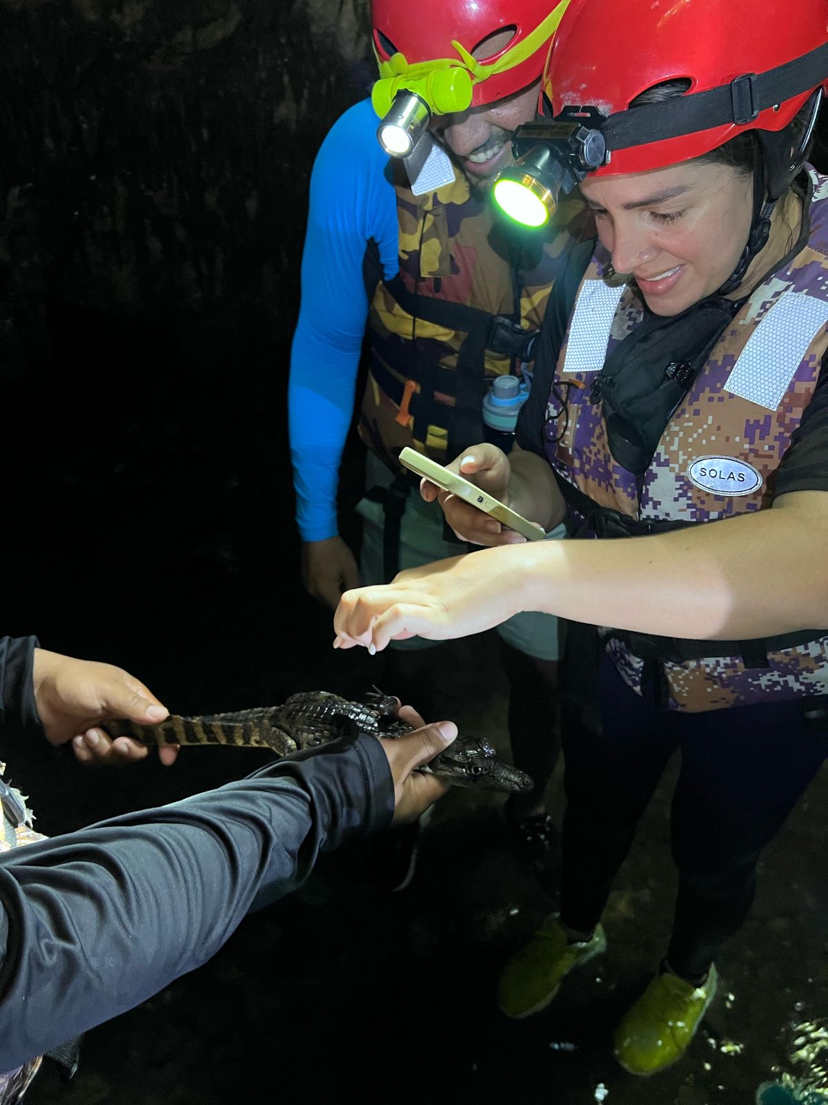 Fotografiando la fauna en cuevas de bayano Panamá
