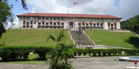 Panama-Vieja-Escuela-Administration-Building-1-864x432