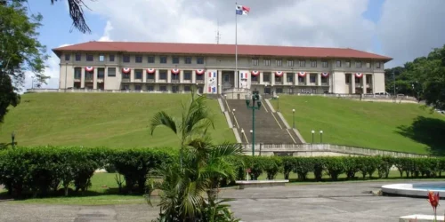 Panama-Vieja-Escuela-Administration-Building-1-864x432