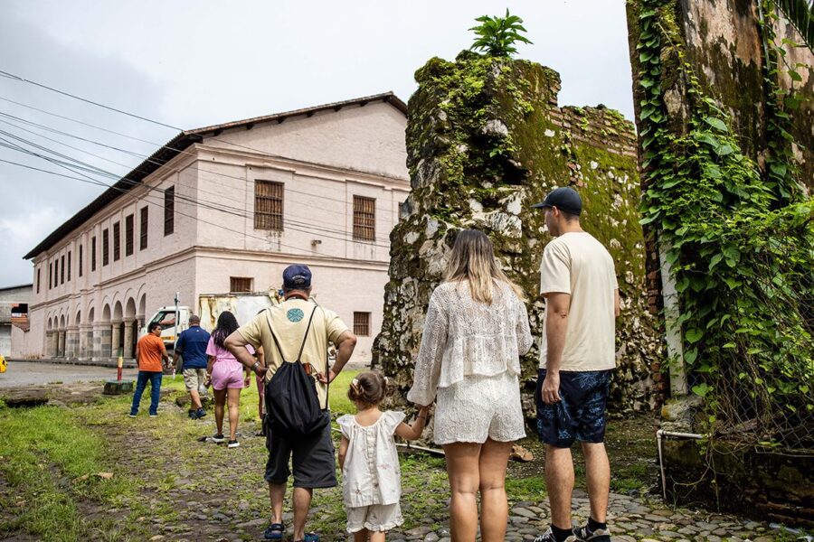 Turistas Conociendo portobelo