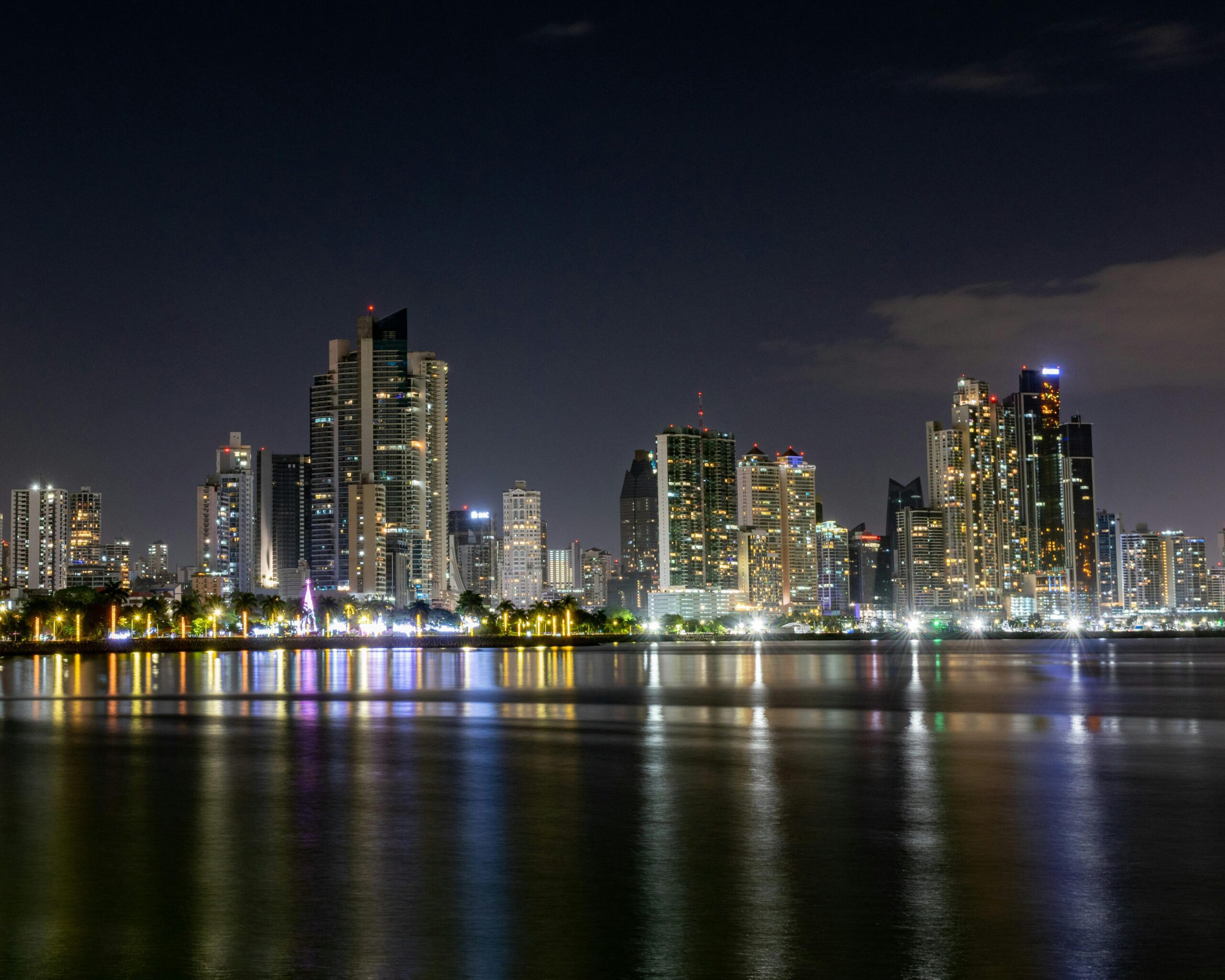 Skyline Panamá nocturno