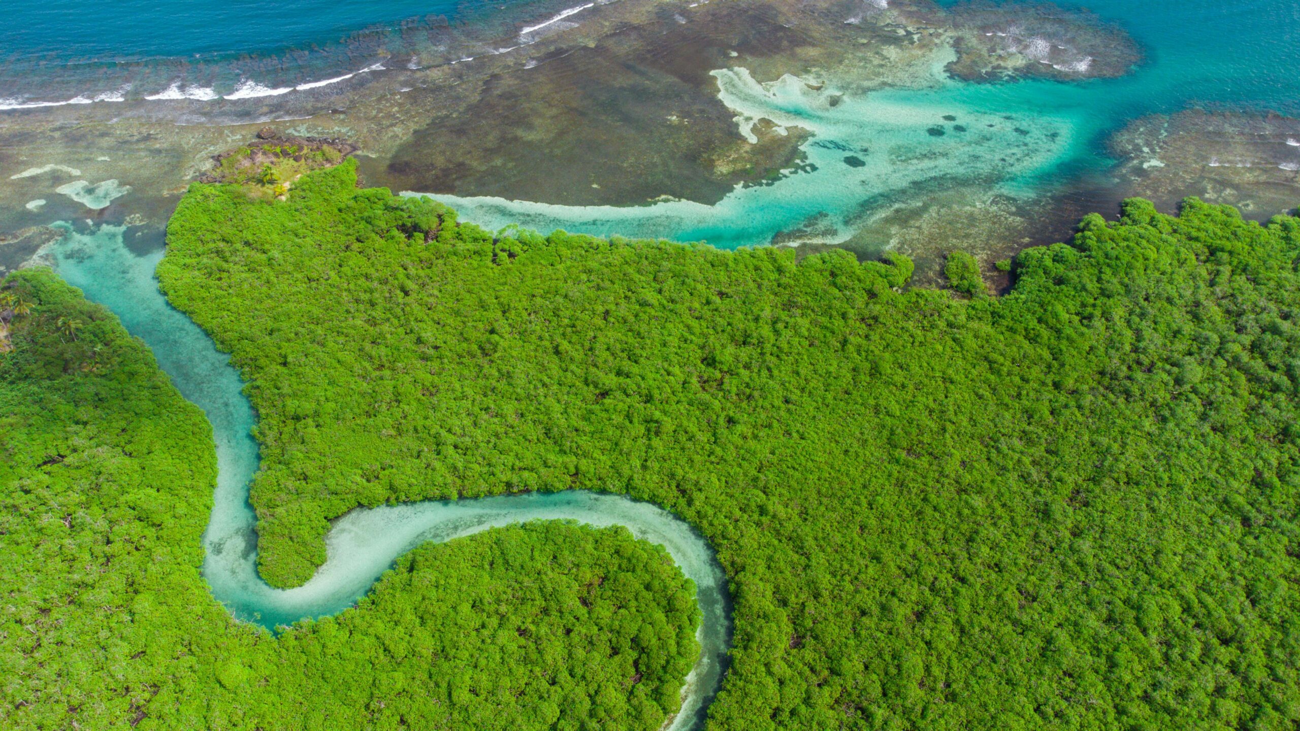 Vista aerea de Venas azules - Colón - Panamá