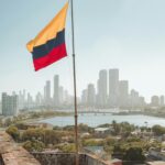 Vista de Cartagena Colombia ondeando la bandera