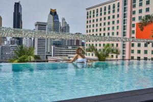 Vista del centro de la ciudad desde la piscina del Gran Evenia Panama